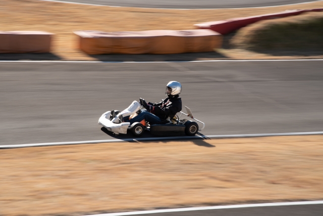 A go-kart speeding around the track at Kobe Fruit Flower Park Ozo